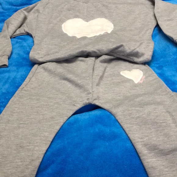 Girls Sweatsuit - Picture 3 of 4